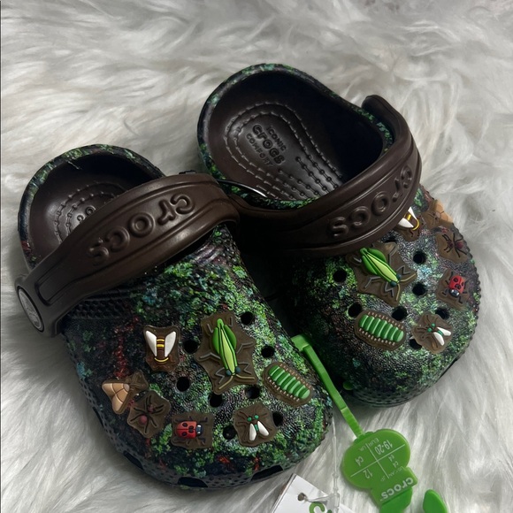 CROCS | Shoes | Crocs Classic Bugs Clogs Kids Size C4 Green And Brown ...